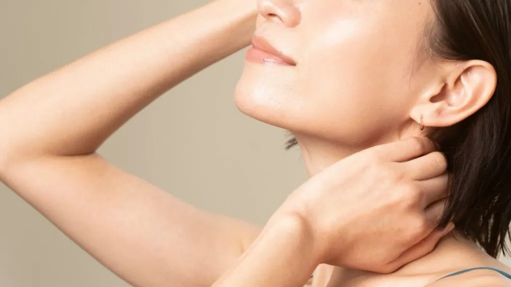 Woman's jawline. Emerge Aesthetics botox for tmj treatment.